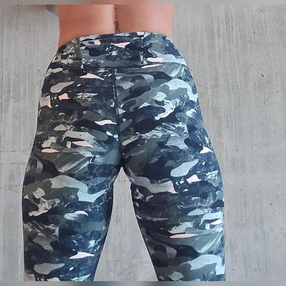 Anko size 12 camo with little bits of pink - Picture 3 of 8